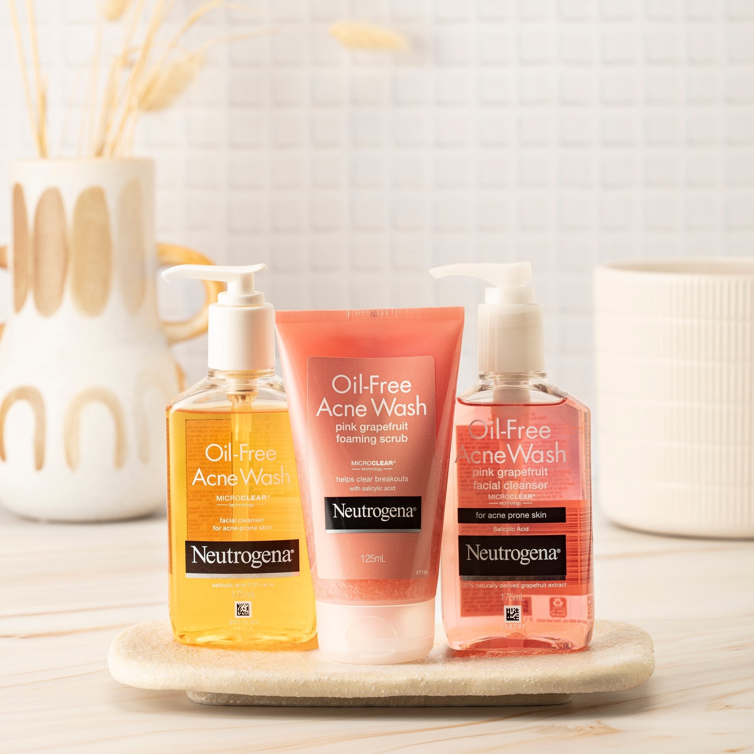 Neutrogena Oil-Free Acne Wash 175ml - Image 3