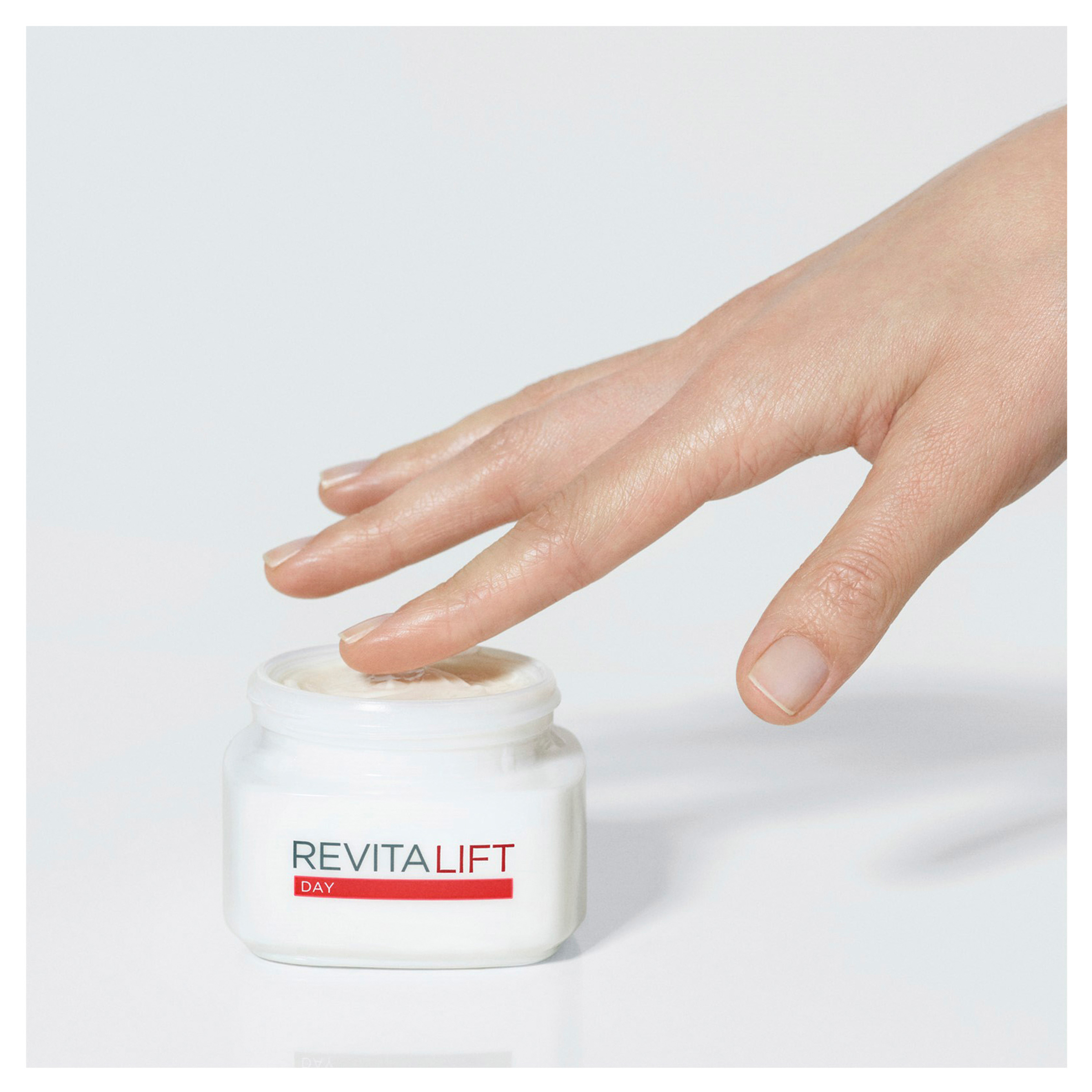 L'Oreal Paris Revitalift Day Cream 50ml - Image 3