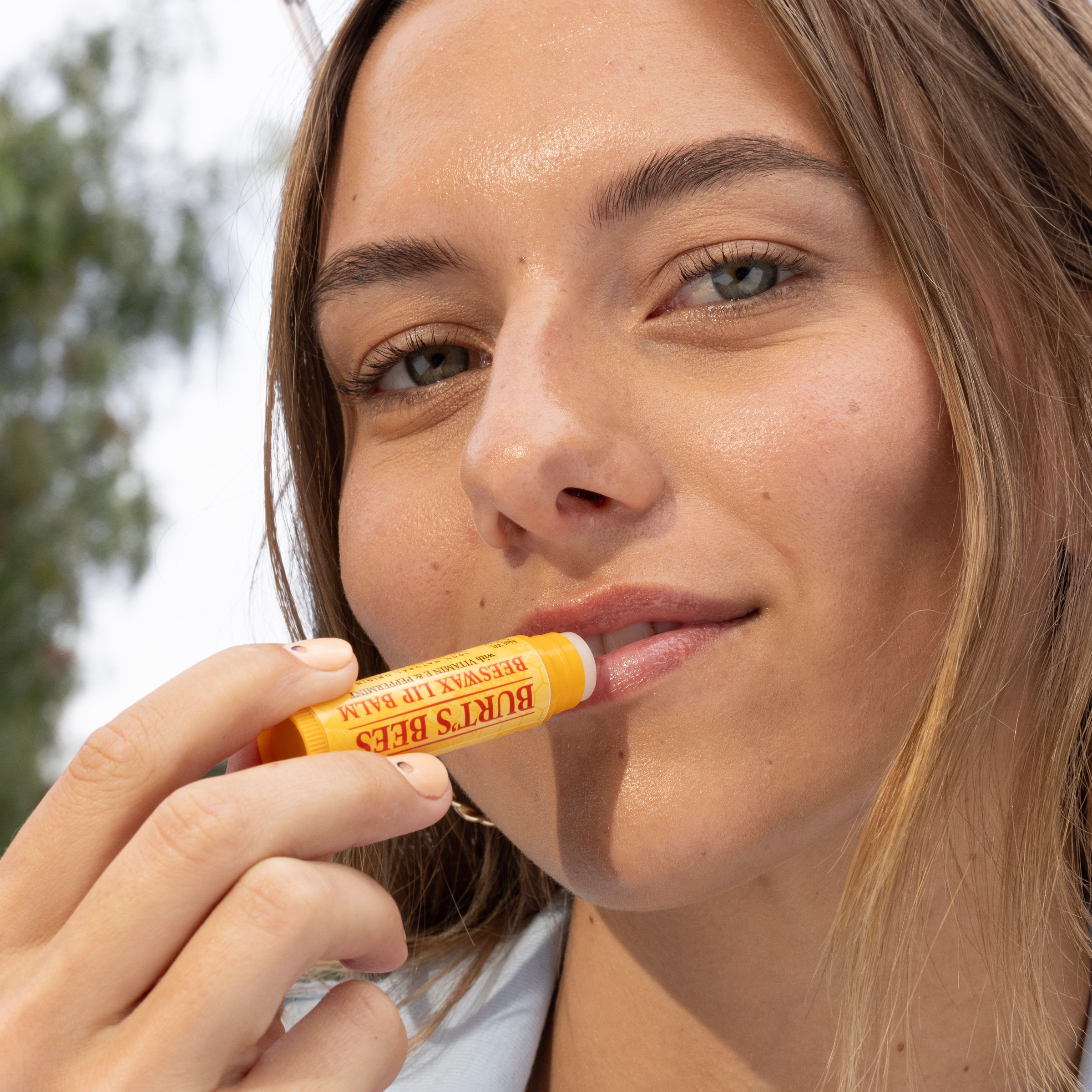 Burt's Bees Lip Balm Beeswax Tube 4.25g - Image 5